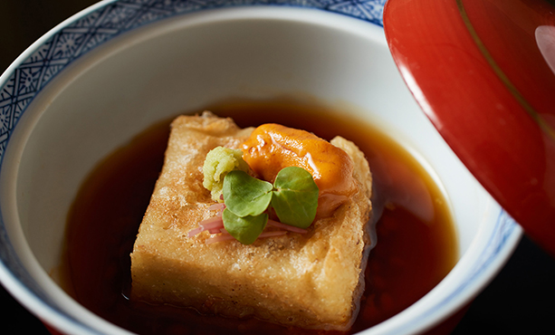 揚そば豆腐の生うに添え